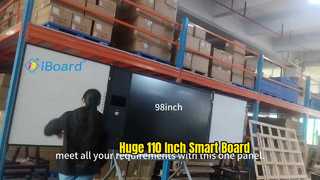 Scopri quanto potrebbe essere grande questo pannello interattivo! Scheda intelligente da 110 pollici con credenza