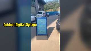 Display per segnaletica digitale per lettore pubblicitario LCD con batteria portatile da 43 pollici per negozio al dettaglio IP65 Supera