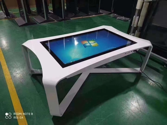 Moderno Disegno 32 pollici Capacitive Touch Table 350cd/m2 Port USB per bambini giocatore di gioco scuola insegnamento con android o vincere