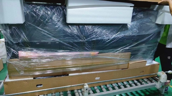 Vivi la risoluzione 4K Ultra HD con il nostro pannello interattivo di 75 pollici che pesa circa 100 libbre