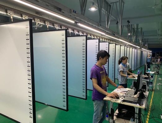 Tecnologia tattile a infrarossi Interattiva touchscreen lavagna per dita o oggetti non trasparenti Scrittura e disegno 82 pollici a 150 pollici