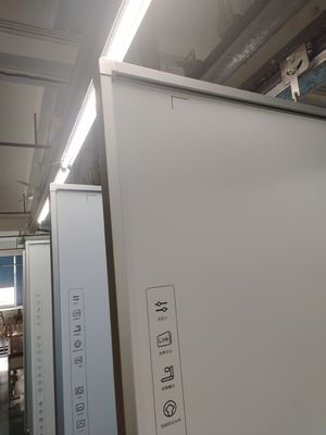 Lavagna interattiva con superficie in ceramica o plastica lucida a contatto IR diretto dalla fabbrica, con 20 punti di contatto, pannello touch intelligente con 22 tasti di scelta rapida per lato per una navigazione facile e veloce, per l'istruzione scolastica.