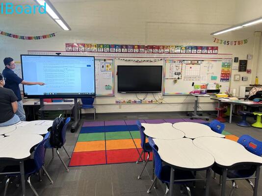 TV con schermo tattile interattivo da 98 pollici con 4K Ultra HD e 20 punti di contatto per scuole e aziende