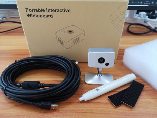 Dispositivo interattivo touch sensitivo su lavagna normale o superficie piatta per la scuola