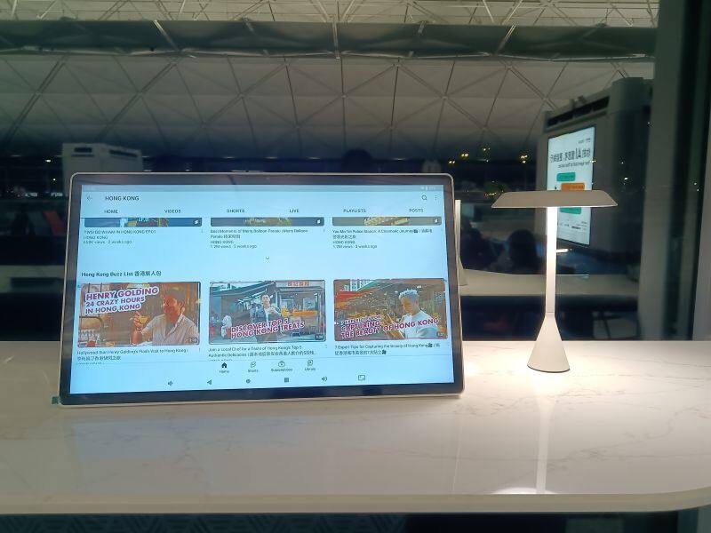 Display touch monitor mobile per riunioni video da 24,5 pollici, 8 GB di RAM, da tavolo e da pavimento